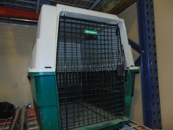 lot 102 image: Large Porter Kennel