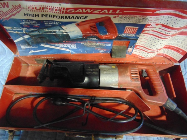 lot 98 image: Milwaukee Jig Saw With Case