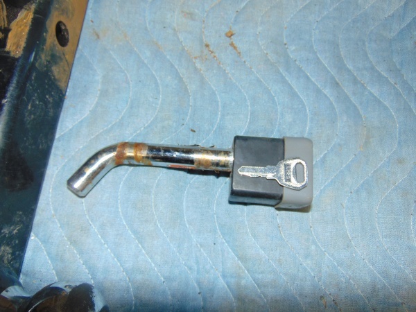lot 82 image: 3 Ball Receiver Hitch with Locking Pin That Includes Key