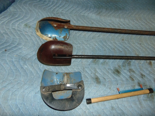 lot 31 image: (2) Vintage Spoon Augers, (1) Spoon Head and (2) Ice Fishing Rods