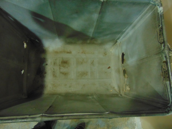 lot 27 image: Vintage Laundry Basket on Wheels