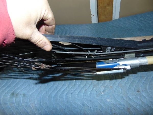 lot 19 image: (3) Rakes and (1) Broom