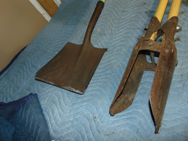 lot 15 image: (1) Metal Shovel And (1) Hole Digger