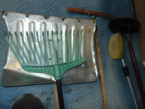 lot 14 image: Misc Lot Of Tools