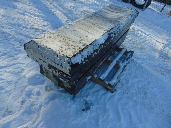 lot 183 image: Truck Tool Box