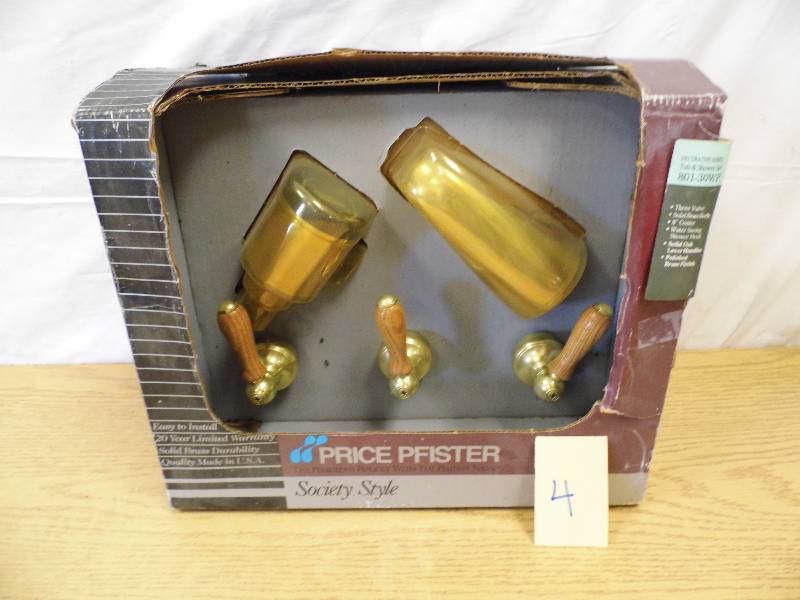 lot 4 image: Price Pfister TubShower Set