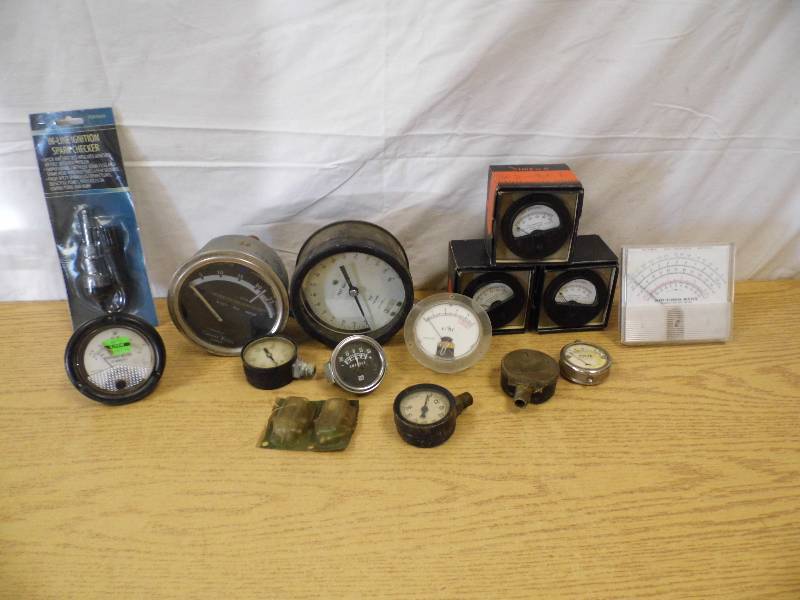 lot 7 image: Gauges