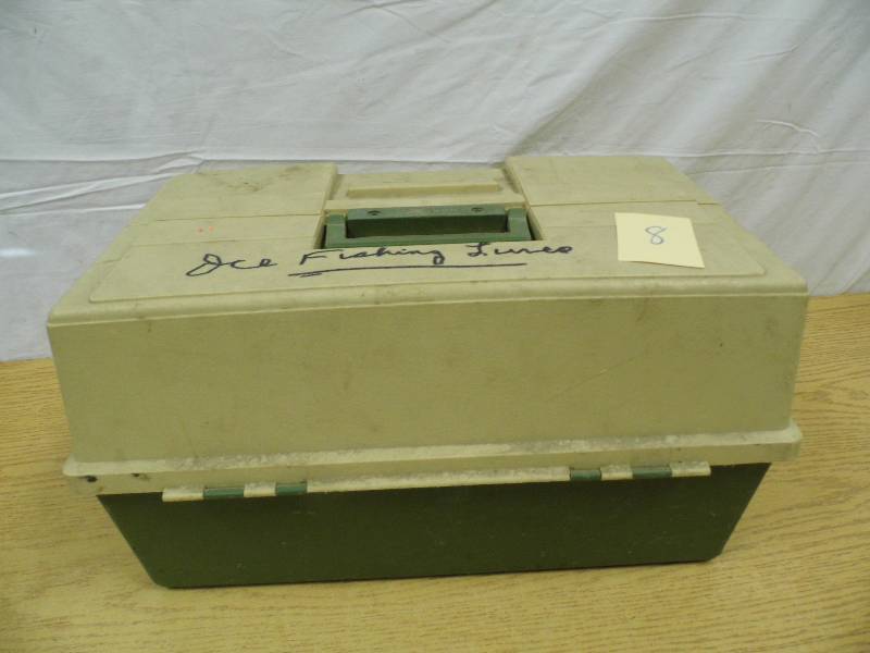 lot 8 image: Tackle Box w Tackle