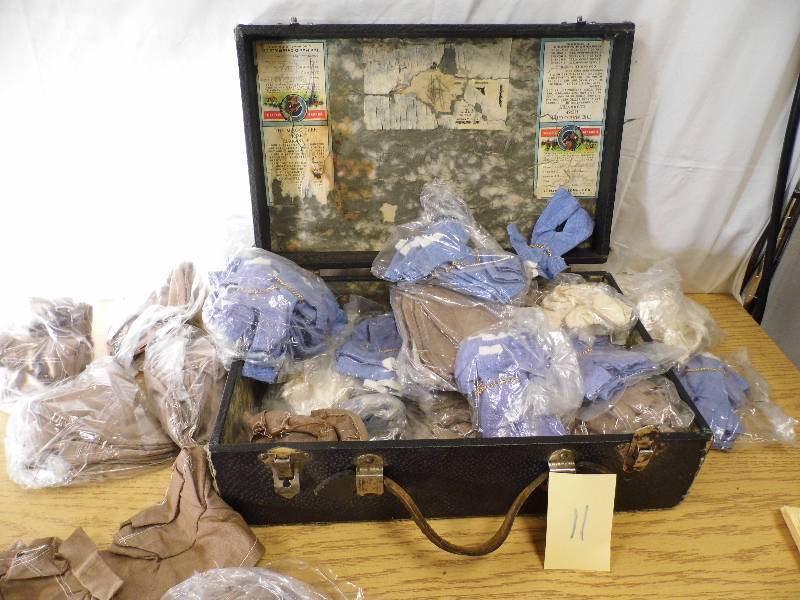 lot 11 image: Old Barbie Clothes