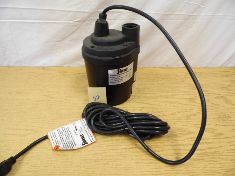 lot 22 image: Simer Submesible Pump