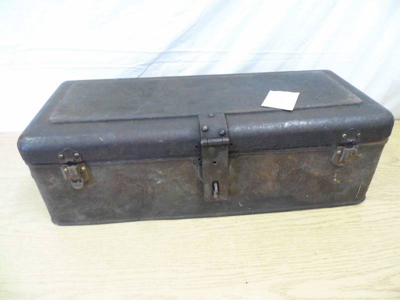 lot 31 image: Toolbox