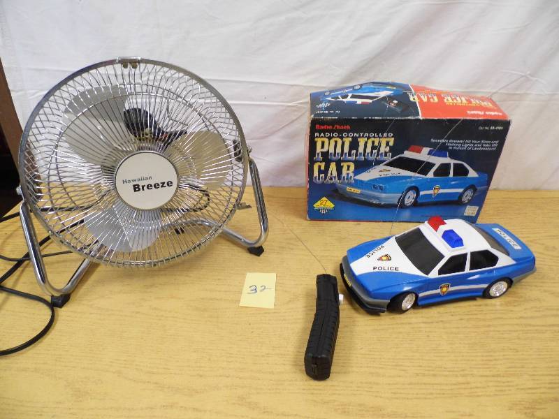 lot 32 image: RC Police Car - Fan