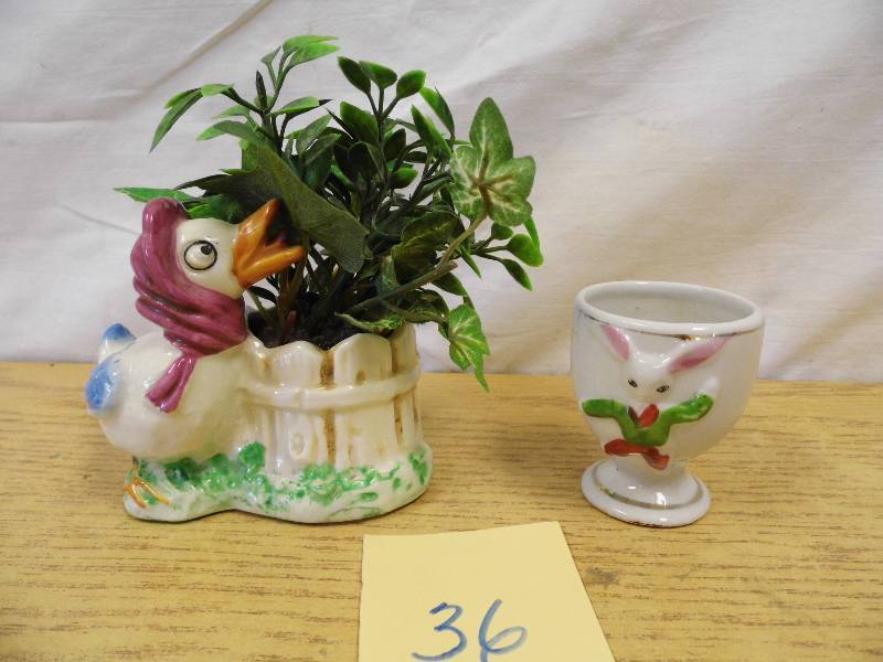 lot 36 image: Occupied Japan Planter - Egg Cup