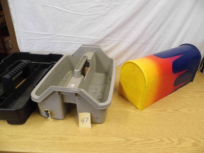 lot 47 image: Mailbox - Tools Totes - Creeper
