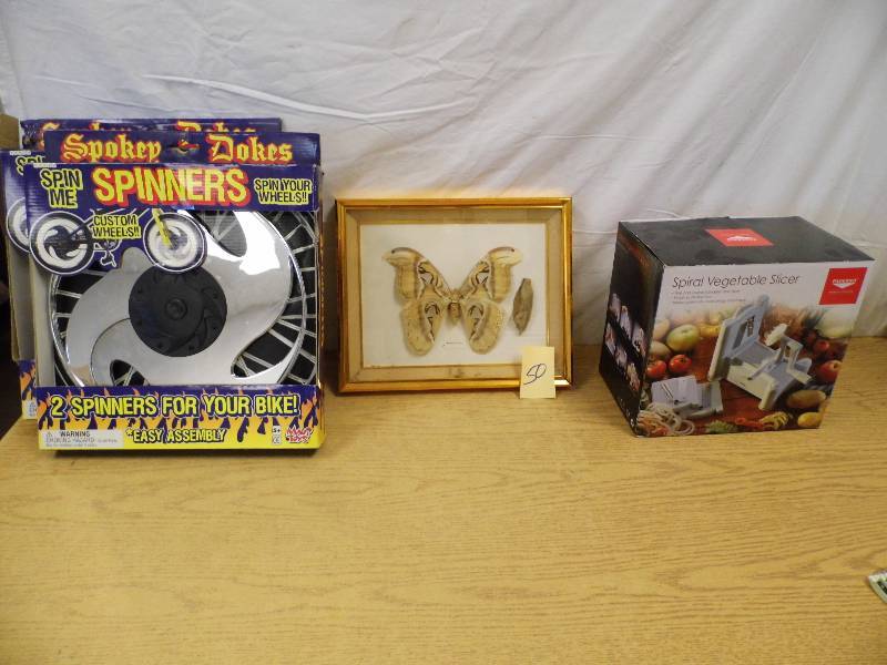lot 50 image: New Spiral Spinner - Wheel Spinners - Butterfly