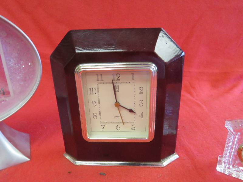 Desk clocks