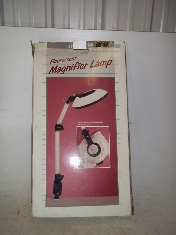 Fluorescent Magnifier Lamp