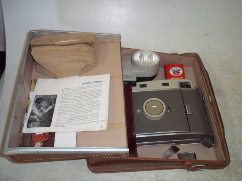 Vintage Polaroid 800 Camera