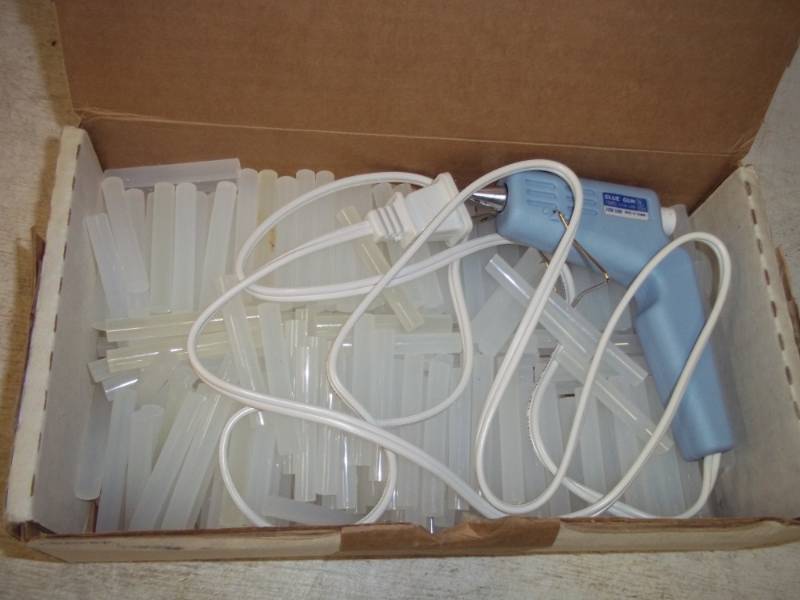 Hot Glue Gun with glue