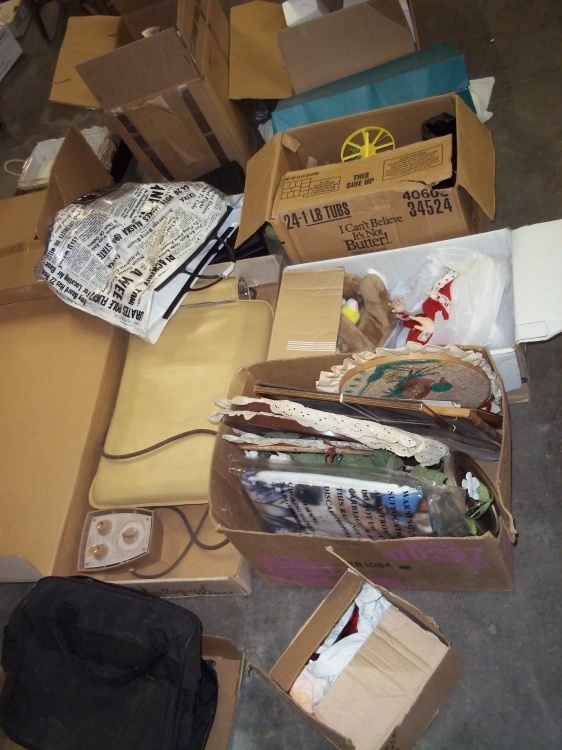 Vintage Massager, Home Dcor, Glass Cooking ware, Office Supplies, Picture Frames, Blanket and ext�.