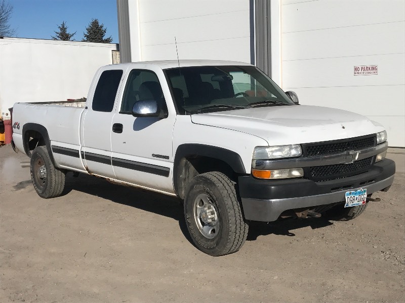 lot 2 image: 2003 Chevrolet Silverado LS 2500HD
