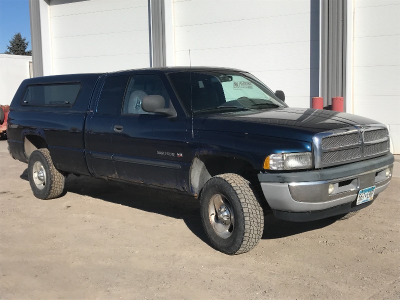 lot 3 image: 2001 Dodge Ram 1500 SLT Laramie