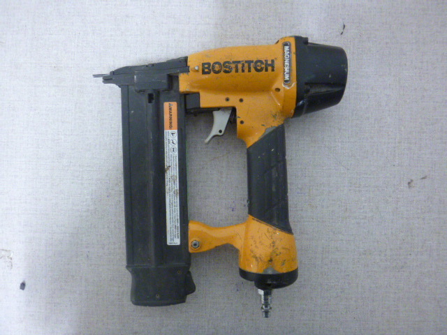 lot 17 image: Bostitch Brad Nailer