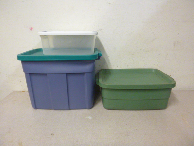 lot 33 image: 3 Totes with Lids