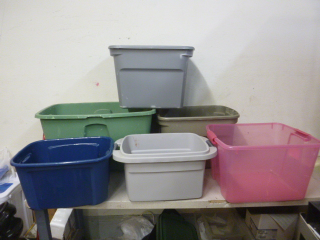 lot 34 image: 6 Totes