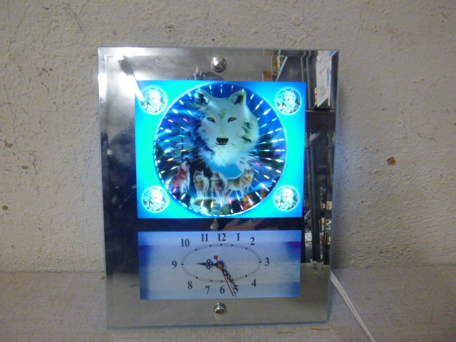 lot 38 image: Wolf Clock Light