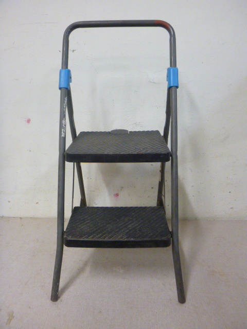 lot 56 image: Cosco Step Stool