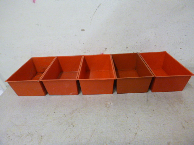 lot 90 image: 5 Metal Bins