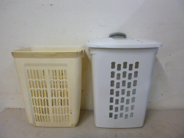 lot 94 image: 2 Clothes Hampers
