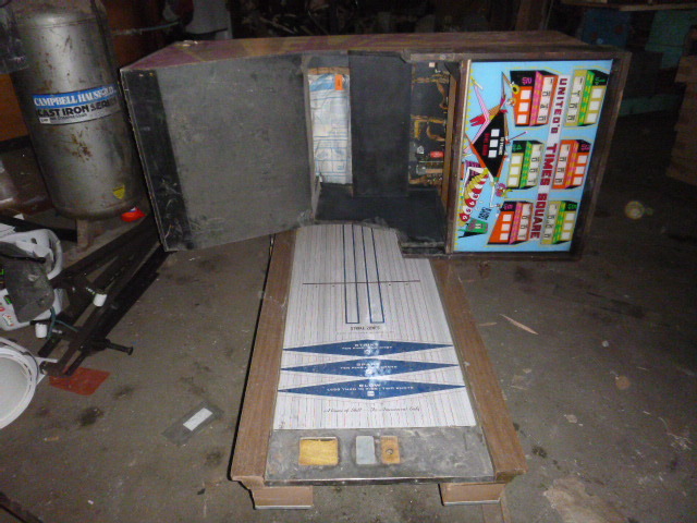 lot 139 image: Bowling Arcade Game