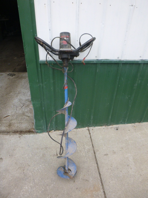 lot 142 image: Strikemaster Electra Electric Ice Auger