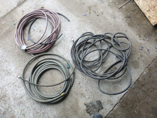 lot 143 image: 2 Air Hoses
