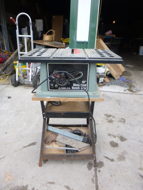 lot 146 image: Delta 10 Table Saw