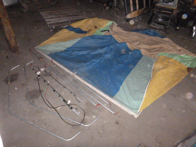 lot 156 image: Portable Fish House with Lights