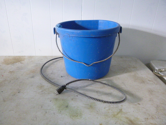 lot 161 image: Lock-N-Dry Heated Bucket
