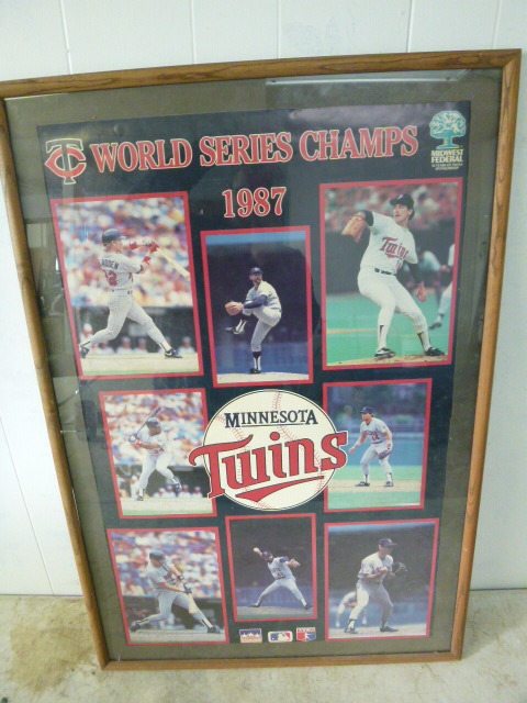 lot 163 image: 1987 Minnesota Twins World Series Champ Picture