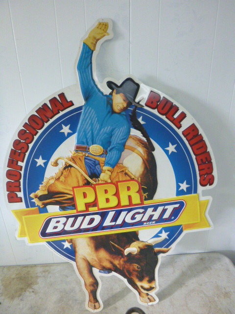 lot 166 image: Bud Light Tin