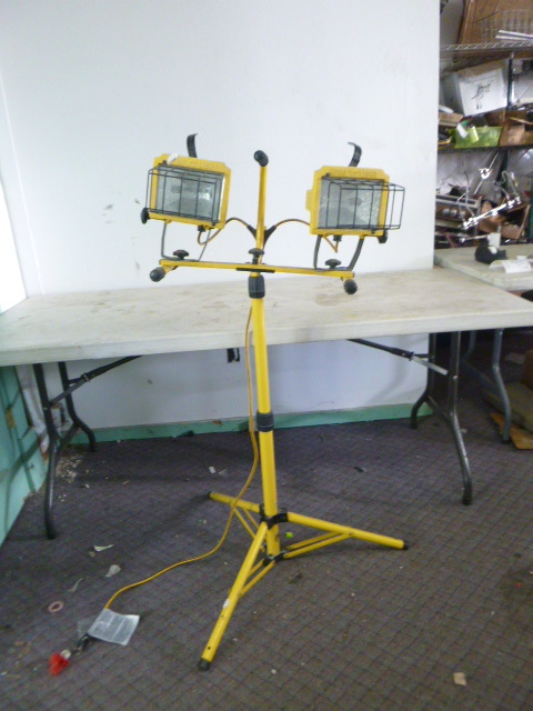 lot 195 image: Dual Head Halogen Lights
