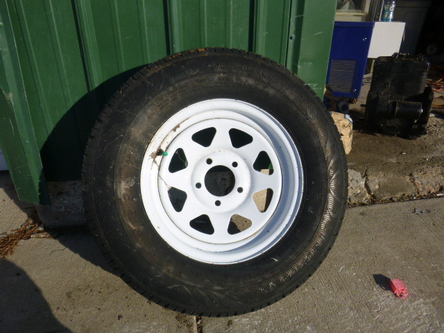 lot 222 image: New Trailer Tire with 5 Hole Rim