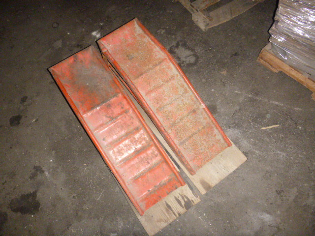 lot 245 image: 2 Car Ramps