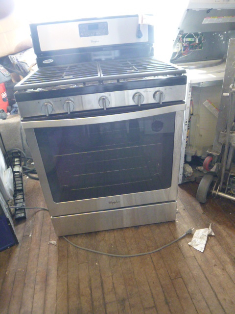 lot 1 image: Whirlpool Gas Stove