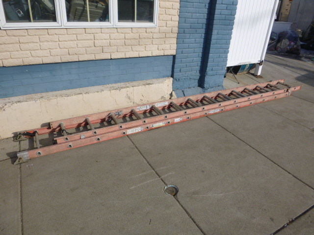 lot 3 image: Werner Fiberglass Ladder
