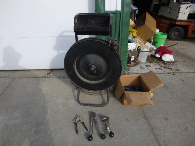 lot 4 image: Banding Cart