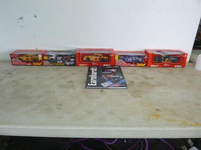 lot 284 image: 5 NASCAR Metal Die Cast Cars