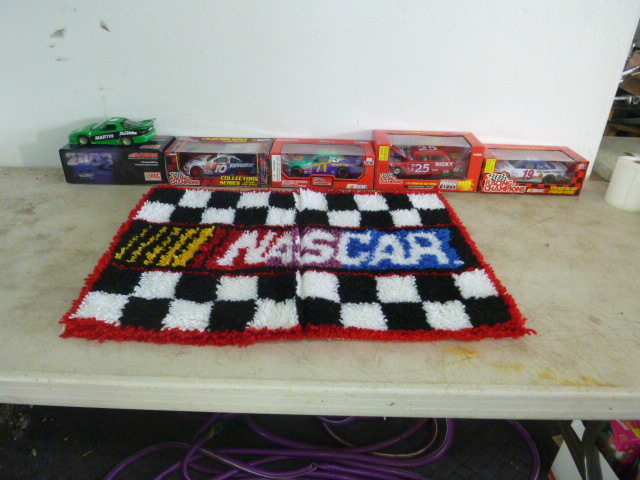 lot 285 image: 5 NASCAR Metal Die Cast Cars