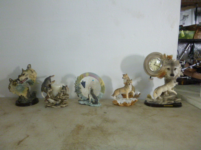 lot 288 image: 5 Wolf Figurines